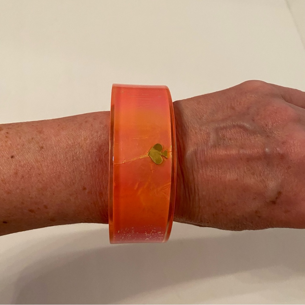 KATE SPADE BRACELET BANGLE ORANGE CLEAR LUCITE GOLD SPADE ONE SIZE OS SLIP ON - Picture 3 of 9